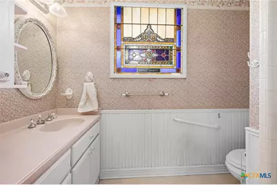 633 S Castell Avenue, New Braunfels, TX 78130 - Photo 16