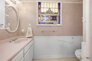 633 S Castell Ave, New Braunfels, TX 78130 - Photo 16