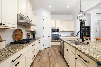 2610 Lions Den, New Braunfels, TX 78132 - Photo 8