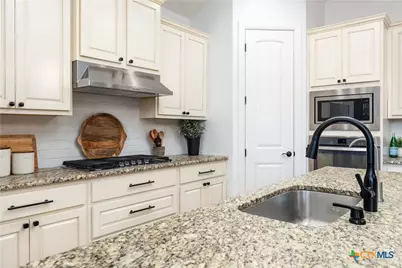 2610 Lions Den, New Braunfels, TX 78132 - Photo 10