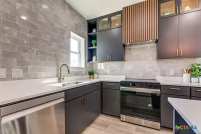 126 E Lachapelle, San Antonio, TX 78204 - Photo 4