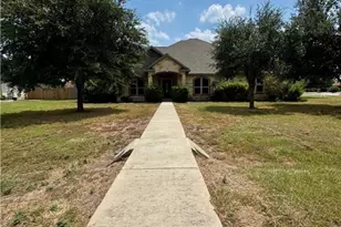 1471 Emily Ln, Seguin, TX 78155 - Photo 6