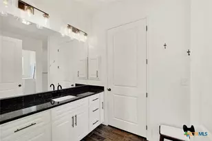 149 County Rd 256, Floresville, TX 78114 - Photo 20