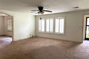 311 E Putnam, Ganado, TX 77962 - Photo 2