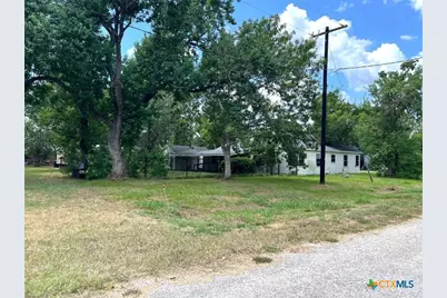 311 E Putnam, Ganado, TX 77962 - Photo 8