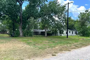 311 E Putnam, Ganado, TX 77962 - Photo 8