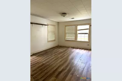 311 E Putnam, Ganado, TX 77962 - Photo 4