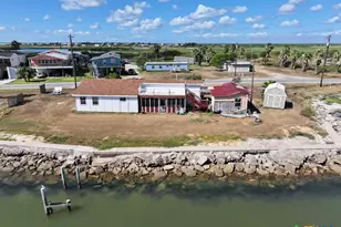 213 S Ocean Dr, Port Lavaca, TX 77979 - Photo 2