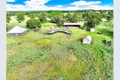 2802 County Road 434, Stockdale, TX 78160 - Photo 6