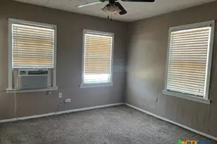 208 Sample St, Edna, TX 77957 - Photo 8