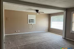 208 Sample St, Edna, TX 77957 - Photo 4