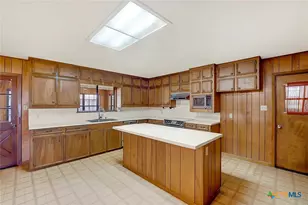 1212 County Rd 337, La Vernia, TX 78121 - Photo 10