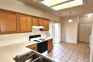 237 Tapwood Ln, Cibolo, TX 78108 - Photo 4