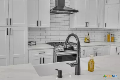 2437 Kookaburra Drive, New Braunfels, TX 78132 - Photo 14