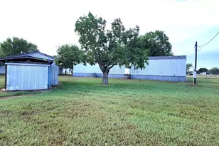 406 W Denver Ave, Seadrift, TX 77983 - Photo 2