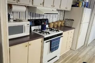 406 W Denver Ave, Seadrift, TX 77983 - Photo 10