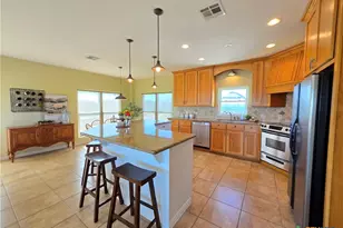 1588 W Bayshore Dr, Palacios, TX 77465 - Photo 18