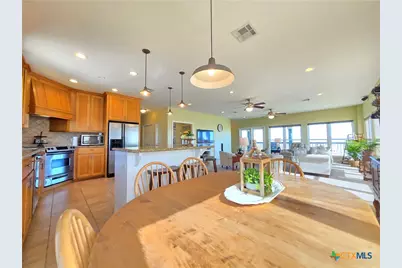 1588 W Bayshore Drive, Palacios, TX 77465 - Photo 14