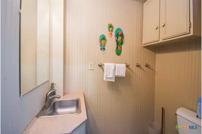 1588 W Bayshore Drive, Palacios, TX 77465 - Photo 44