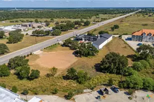 2125 N Esplanade St, Cuero, TX 77954 - Photo 4