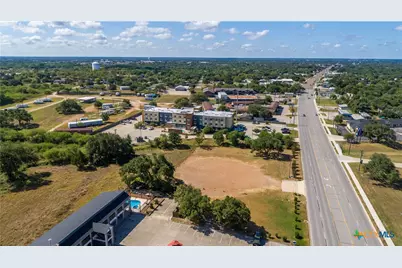 2125 N Esplanade Street, Cuero, TX 77954 - Photo 2