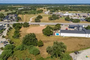 2125 N Esplanade St, Cuero, TX 77954 - Photo 6