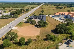 2125 N Esplanade St, Cuero, TX 77954 - Photo 8