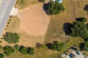 2125 N Esplanade St, Cuero, TX 77954 - Photo 10