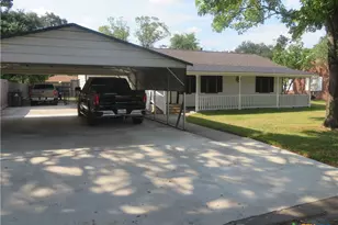 110 Sandra, Edna, TX 77957 - Photo 2