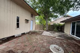 115 Bowling Green Dr, Victoria, TX 77904 - Photo 4