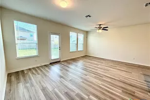 433 Panther Pass, Seguin, TX 78155 - Photo 12