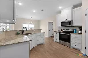 101 Hillside Ln, Lampasas, TX 76550 - Photo 4