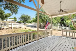 486 E South St, New Braunfels, TX 78130 - Photo 6
