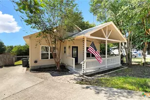 486 E South St, New Braunfels, TX 78130 - Photo 2