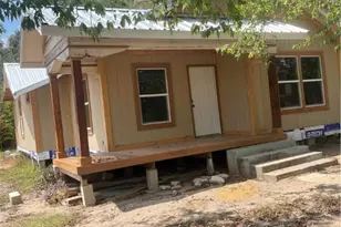 218 S Bright St, Gonzales, TX 78629 - Photo 2