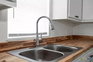 1003 W Toledo St, Seadrift, TX 77983 - Photo 26