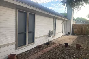 406 Rattan Dr, Victoria, TX 77901 - Photo 12