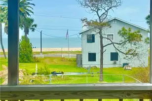 208 N Washington Blvd, Port O'Connor, TX 77982 - Photo 2