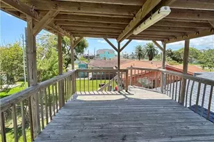 208 N Washington Blvd, Port O'Connor, TX 77982 - Photo 18