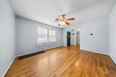 410 E Avenue B, Copperas Cove, TX 76522 - Photo 4