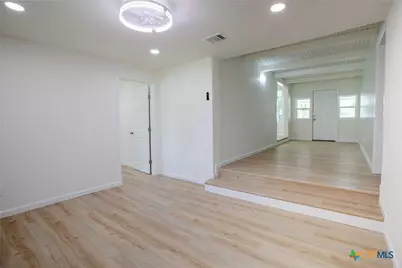 906 E Crestwood Drive, Victoria, TX 77901 - Photo 8