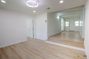 906 E Crestwood Dr, Victoria, TX 77901 - Photo 8