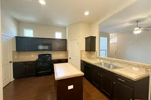 602 Creekside Cir, New Braunfels, TX 78130 - Photo 8