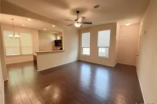 602 Creekside Cir, New Braunfels, TX 78130 - Photo 4