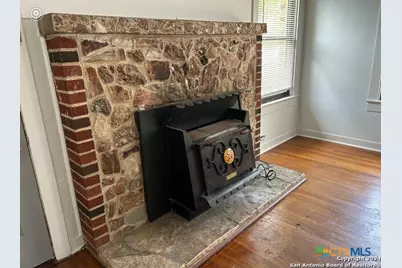 816 S Austin Street, Seguin, TX 78155 - Photo 4