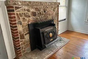 816 S Austin St, Seguin, TX 78155 - Photo 4