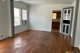 816 S Austin St, Seguin, TX 78155 - Photo 6