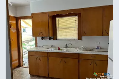 816 S Austin Street, Seguin, TX 78155 - Photo 6