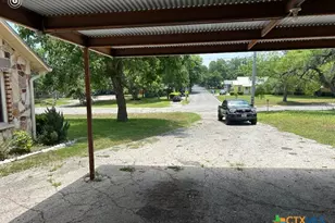 816 S Austin St, Seguin, TX 78155 - Photo 16