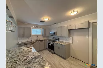 2502 E Poplar Avenue, Victoria, TX 77901 - Photo 2